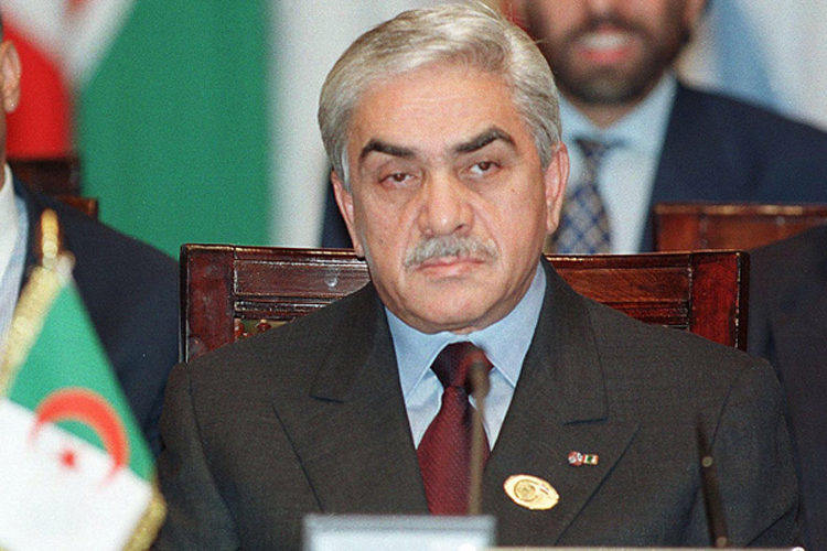 هل يفعلها ليمين زروال ويستجيب لرغبة الشعب؟