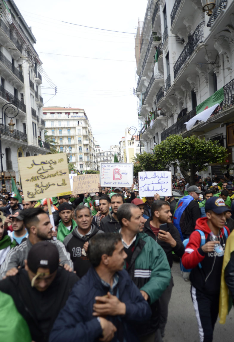 Les partis du «pouvoir» décriés : «FLN dégage, RND dégage !»