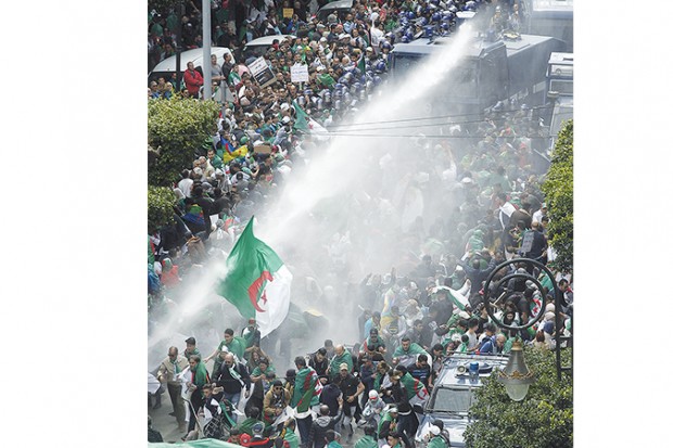 Alger - GAZ LACRYMOGÈNES ET USAGE DE BALLES EN CAOUTCHOUC CONTRE LES MANIFESTANTS:  Témoignages accablants contre les policiers