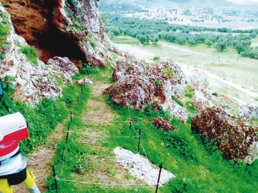 تضم أدوات حجرية أبهرت الباحثين الفرنسيين  المطالبة بتصنيف مغارات «أوزيدان» بتلمسان ضمن المعالم الأثرية