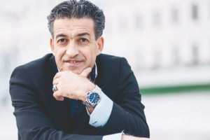 TAHAR HOUCHI, DIRECTEUR ARTISTIQUE DU FIFOG  “L’avenir de l’Algérie” en débat à Genève