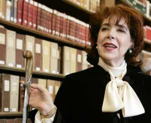 اسيا جبار من افضل الروائيات الجزائريات