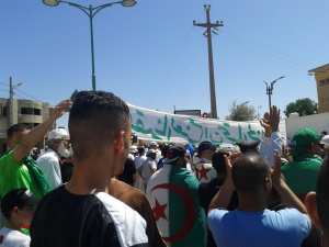 Tlemcen : « Non au régime militaire ! »