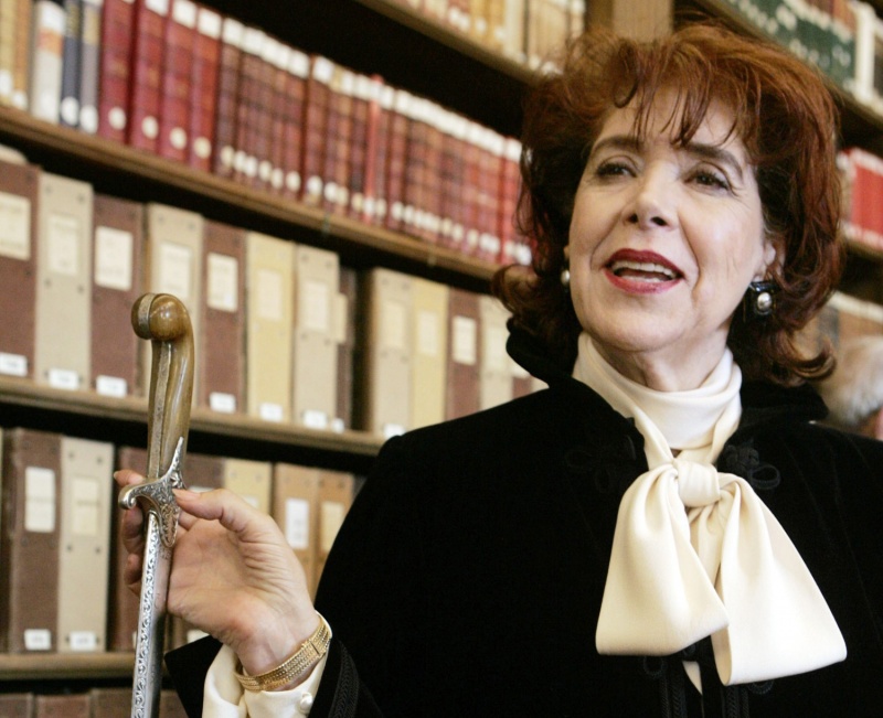 اسيا جبار من افضل الروائيات الجزائريات