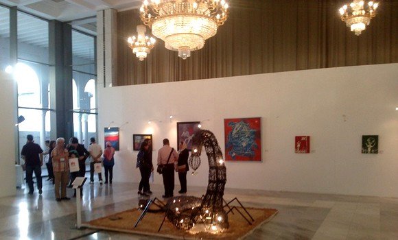 Exposition d'artisanat au Palais de la culture