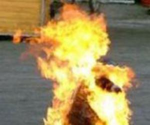 شباب يحرقون شيخا ضُبط‮ في وضعية مخلة بسطيف