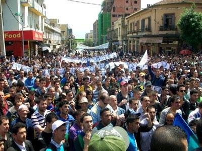 «Certains cercles veulent profiter du 20 Avril pour créer des troubles en Kabylie»                                    AHMED DJEDDAI DU FFS AU FORUM DE RADIO TIZI OUZOU