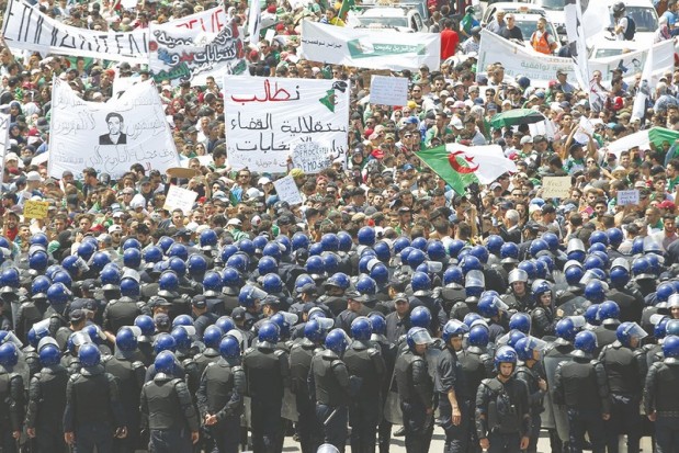 Sous haute surveillance policière à Alger: La protesta des étudiants continue