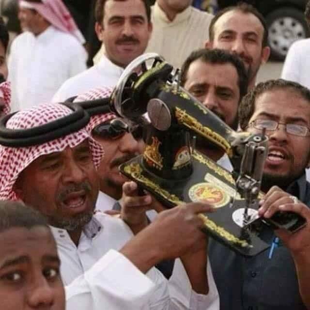 ترويج إشاعة مفادها أن مكائن الخياطة القديمة تحوي بداخلها زئبق باهظ الثمن،