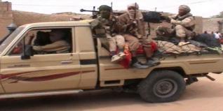 Mali: les militaires rendent le pouvoir, l'anarchie dans le Nord demeure