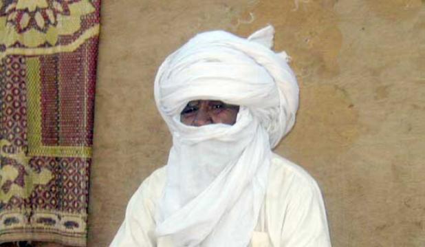 مجاهد منسي يعاني في صمت بإليزي                                    بعد خمسين سنة من الاستقلال