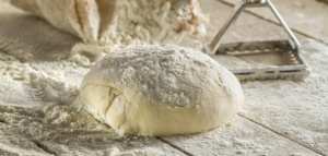 طريقة عجينة البيتزا الإيطالية