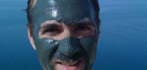 فوائد طين البحر الميت للبشرة الدهنية