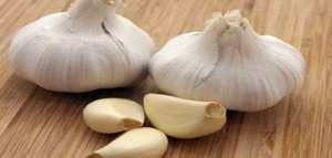 فوائد بلع الثوم قبل النوم