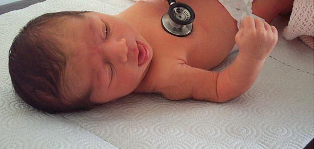 مراحل نمو الرضيع وتطوره وتغذيته