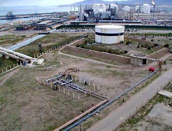 اعتصام 20 عون أمن بالمدخل الرئيسي للمنطقة الصناعية بسكيكدة                                    احتجاجا على الطرد التعسفي من طرف شركة 