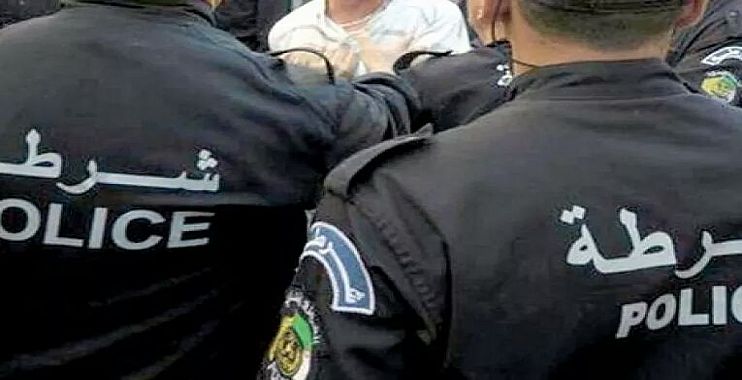 شخصان يحاولان قتل شرطي أثناء أداء مهامه بالعلمة
