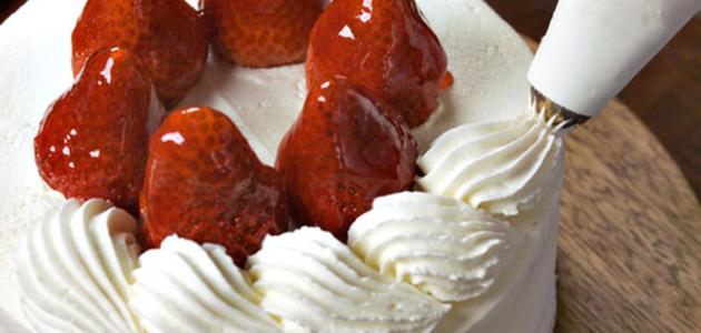 طرق تزيين الكيك بالكريمة