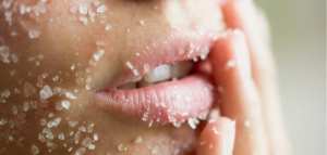 فوائد وأضرار تقشير الوجه