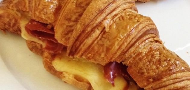 عمل كرواسون بالجبن