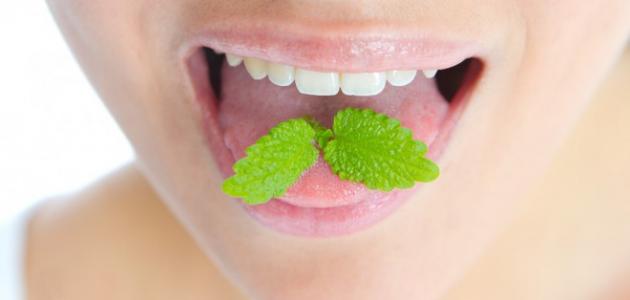 طرق لعلاج رائحة الفم الكريهة