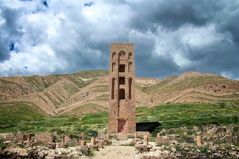 قلعة بني حماد ، في ولاية المسيلة