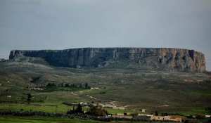 TUNISIE - Kalaat Seannane La «table» de Jugurtha toujours en bon état