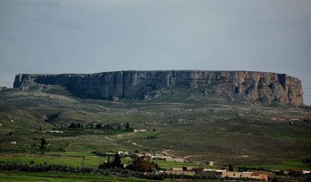 TUNISIE - Kalaat Seannane La «table» de Jugurtha toujours en bon état