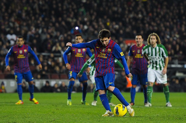 و دخل بحذائه الذهبي الجديد