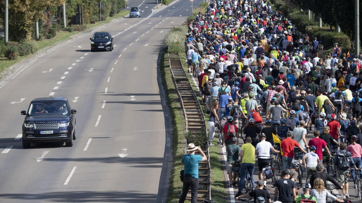 Planète (Allemagne) - Des milliers d'Allemands manifestent à vélo contre la voiture et la pollution