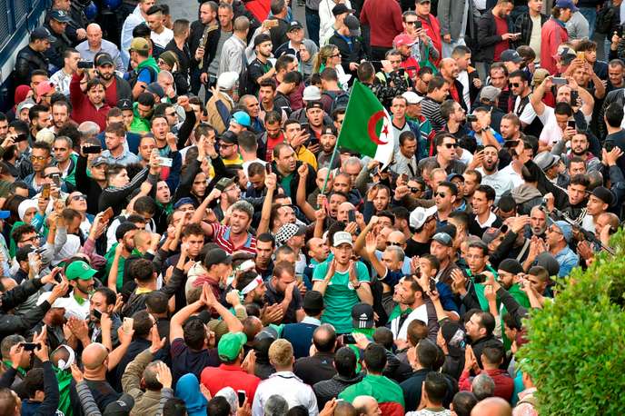 En Algérie, manifestations massives contre le régime pour une nouvelle «indépendance»