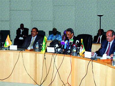 Le jeu trouble de Bamako a créé une situation de chaos                                    Les pays du champ s'opposent au règlement militaire de la crise du Nord-Mali