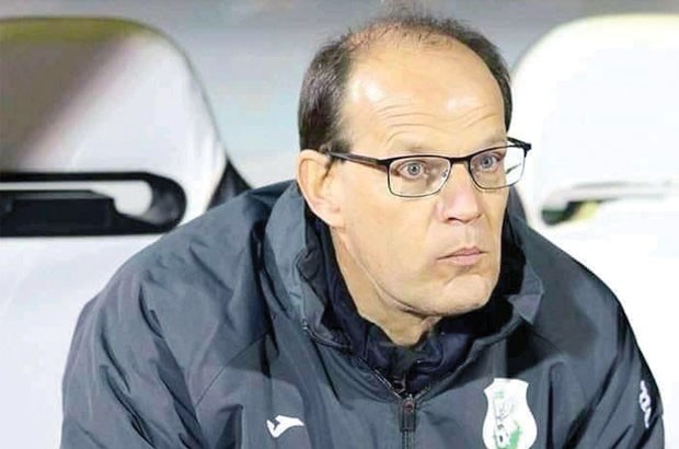 Constantine - DENIS LAVAGNE, ENTRAÎNEUR DU CS CONSTANTINE “Si je reste, Redjradj devra partir !”