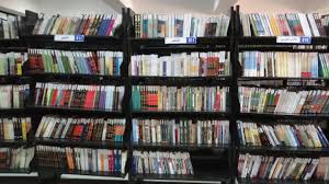 BIBLIOTHÈQUE CENTRALE DE KHENCHELA Trois auteurs présentent leurs nouveautés au public