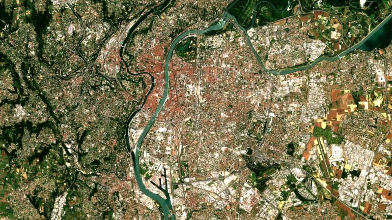 Planète (France) - Réchauffement climatique: le Grand Lyon obligé de changer ses arbres