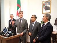 Arnaud Montebourg à Alger                                    'Le projet Renault avance bien