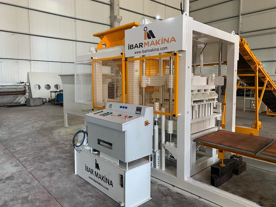 CBM 4-1 Machine a Parpaing, Machine de Bloc Beton