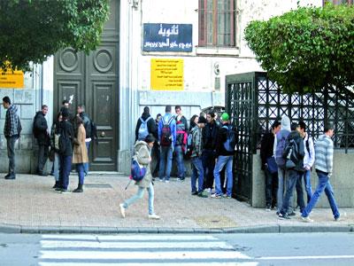 La grève des enseignants du secondaire partiellement suivie                                    Le ministère a demandé hier au syndicat de surseoir au mouvement