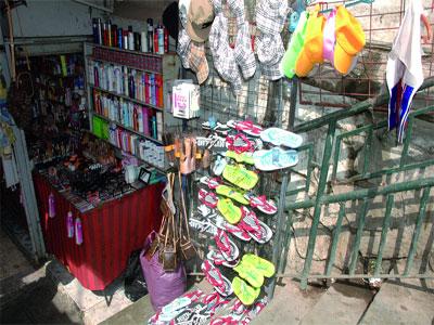 Le ministère du Commerce accuse les importateurs                                    Produits impropres à la consommation