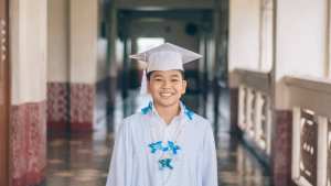 Planète - Aux Philippines, réussir ses examens ne suffit pas… les étudiants doivent aussi planter des arbres