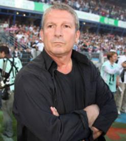 كوربيس يشتكي من تذبذب التحضيرات ويحذر لاعبيه من الغرور                                    اتحاد العاصمة يريد التأكيد ضد أولمبي الشلف