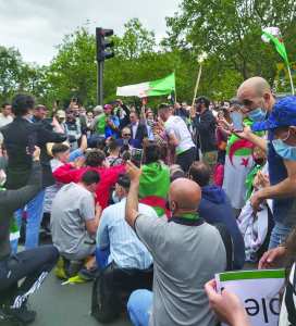 Planète (France) - Imposante marche à Paris à l’occasion du 5 juillet: Le hirak de la diaspora fête l’indépendance… et s’offre une démonstration de force!