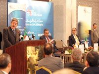 LE SG DU RND A DEVELOPPE SA VISION DE L'ENTREPRISE                                    Ouyahia en opération de séduction devant le patronat