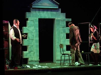 Un stand-up plat, un théâtre de l'absurde magistral                                    La Belgique trébuche, la Jordanie cartonne au 4e Ftib