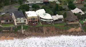 Planète - Australie: Plusieurs maisons en bord de mer sur le point de s’effondrer