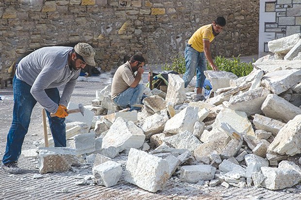 À ATH YAHIA MOUSSA (Tizi Ouzou) - LE MÉTIER DE TAILLEUR DE PIERRE RENAÎT DE SES CENDRES: Artisans mais forçats