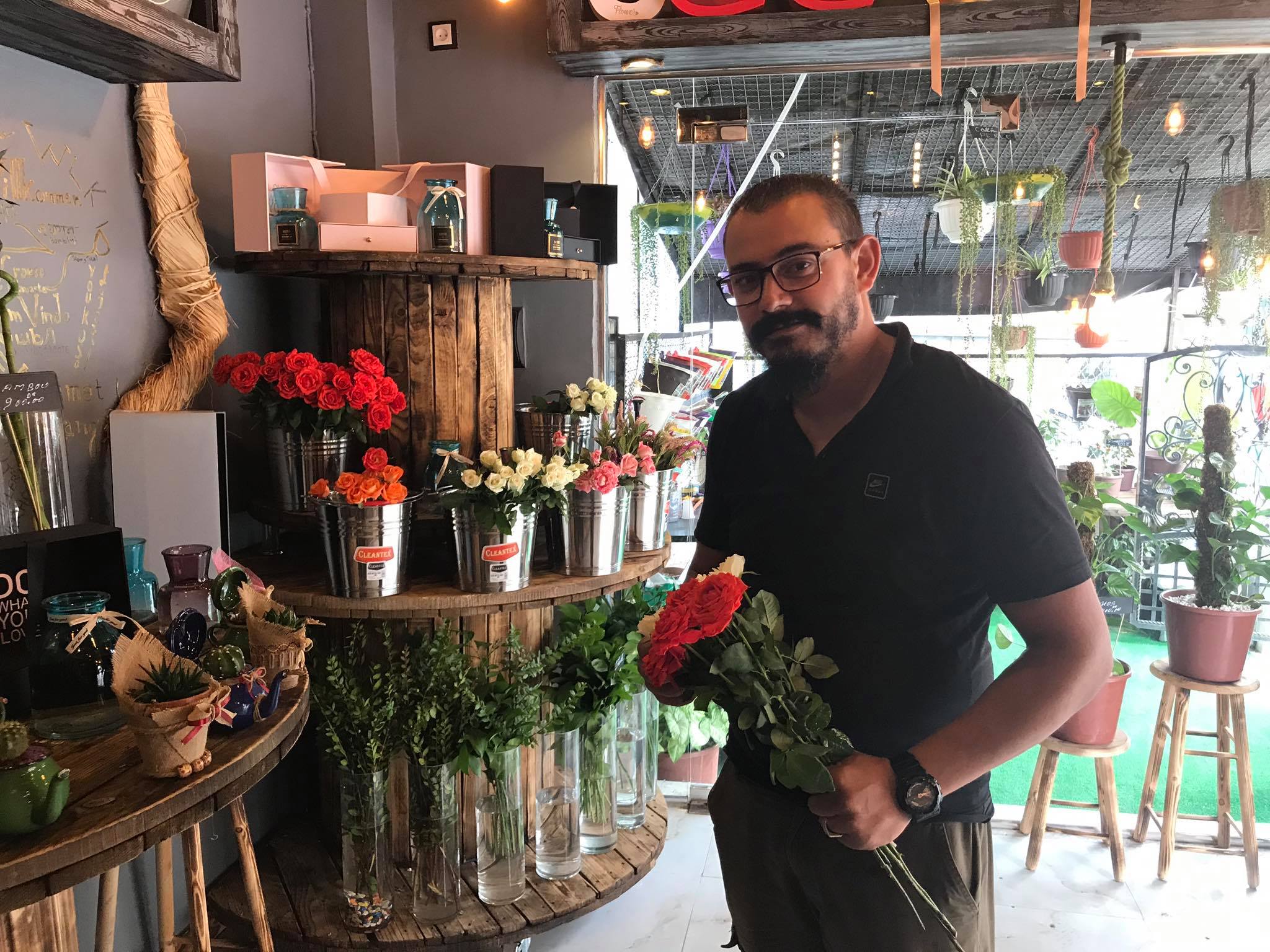 Blida - Un fleuriste résistant…