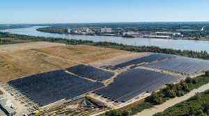 Planète (France) - Bordeaux: Une centrale géante de 140.000 panneaux solaires assemblés sur une ancienne décharge