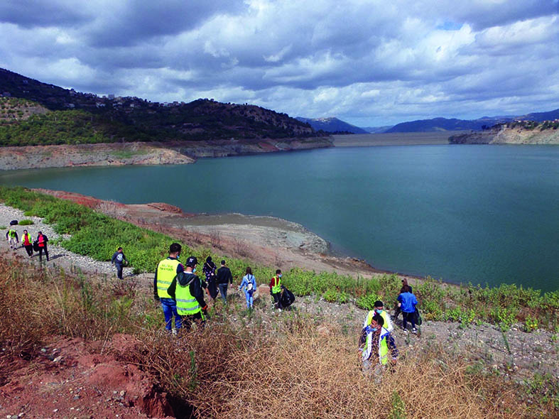 Tizi Ouzou - Opération de volontariat au barrage de Taksebt 