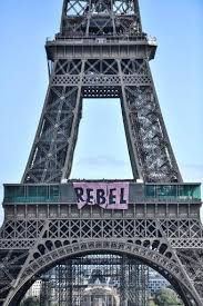 Planète (France) - «Rebellez-vous»: Extinction rébellion déploie une banderole sur la tour Eiffel